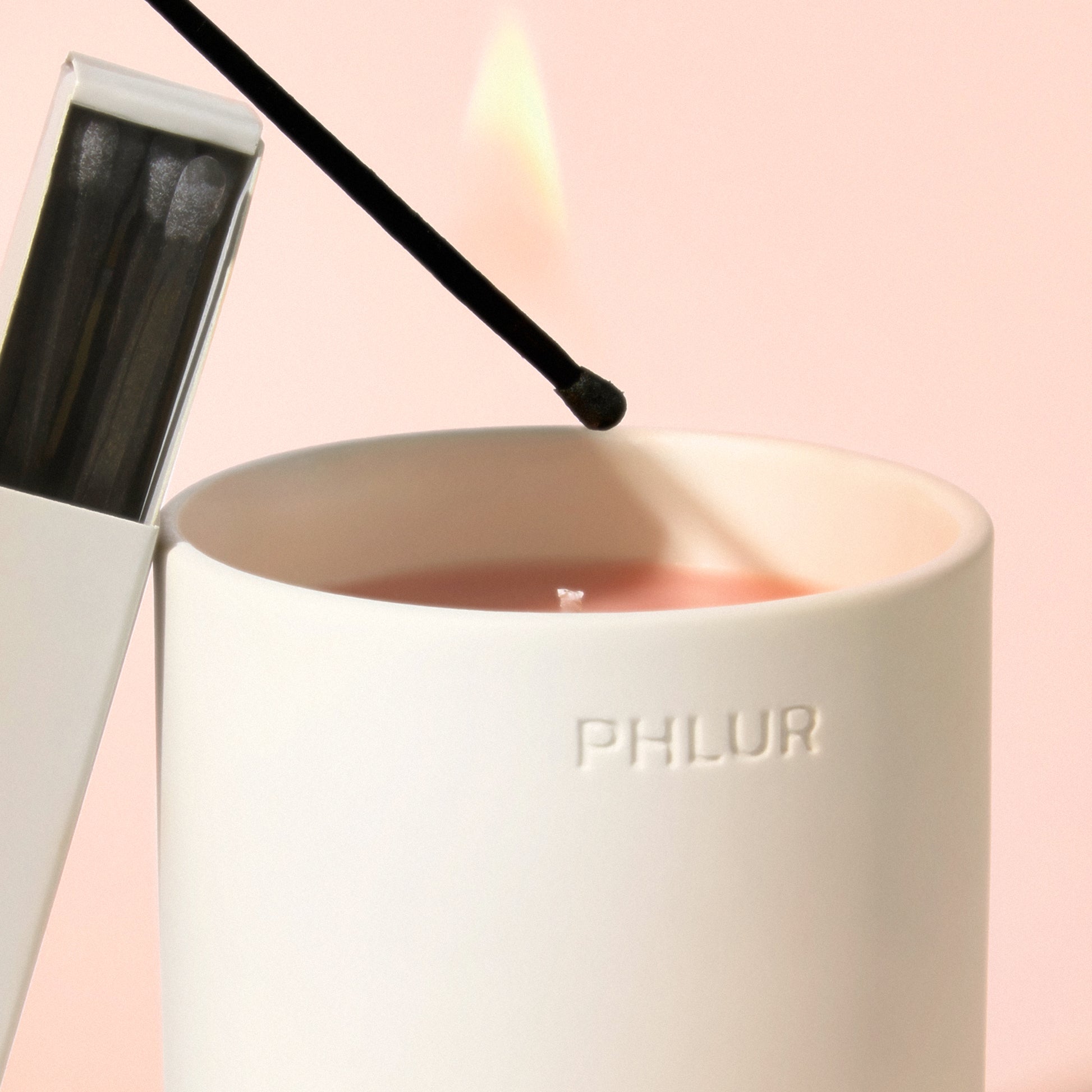 Apricot Priv??e Scented Candle - Image 2