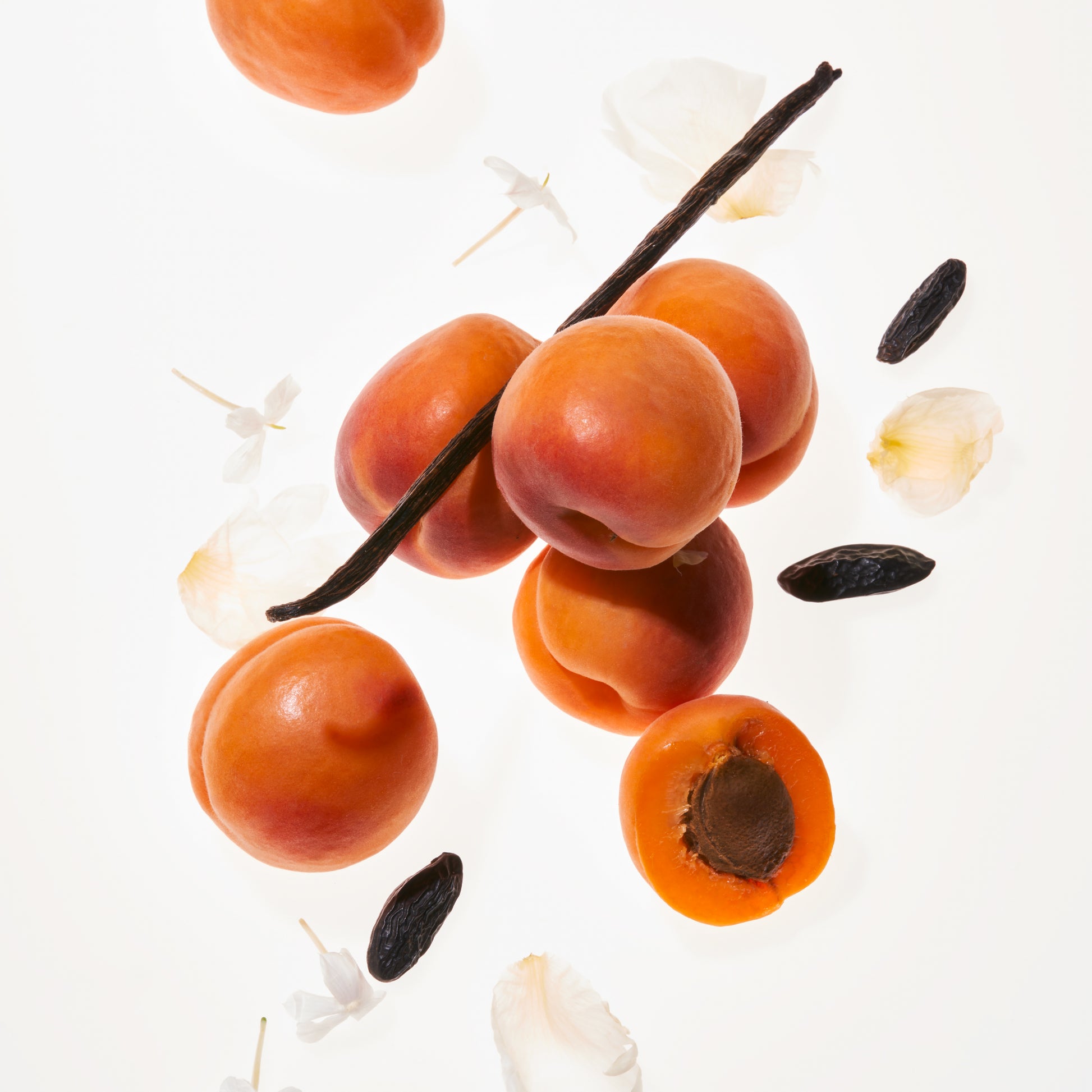 Apricot Priv??e Scented Candle - Image 4